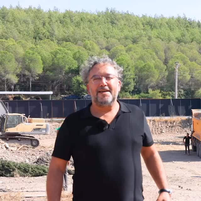 Bu videomuzda, Alper Yalçın ile Ossium Projeleri’nin ilerlemesi hakkında konuşuyoruz.
Dr.Alp Group olarak hayata geçirdiğimiz projeler hakkında en güncel gelişmeleri aktarıyor, özellikle Bodrum Ossium projelerimizin inşaatına resmi olarak başlamanın heyecanını sizlerle paylaşıyoruz. 🏗️✨

Gayrimenkul sektöründeki deneyimimiz ve yenilikçi bakış açımızla; yatırımcılarımız için hem prestijli hem de kazançlı projeler geliştirmeye devam ediyoruz. Videomuzda sadece Ossium değil, diğer önemli projelerimiz hakkında da bilgiler bulabilirsiniz.

Yeni bölümün tamamı YouTube’da.
İzlemek için bio’daki linke tıklayın!
.
.
#dralpgroup #laperla #beyvillebodrum #akbükproject #ayvalıkproject #esenboğa1 #esenboğa2 #çakırlarproject #beytepeproject #ossium1 #ossium2 #luiçayyolu